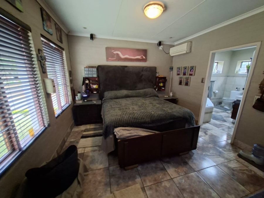 4 Bedroom Property for Sale in Waterval East North West